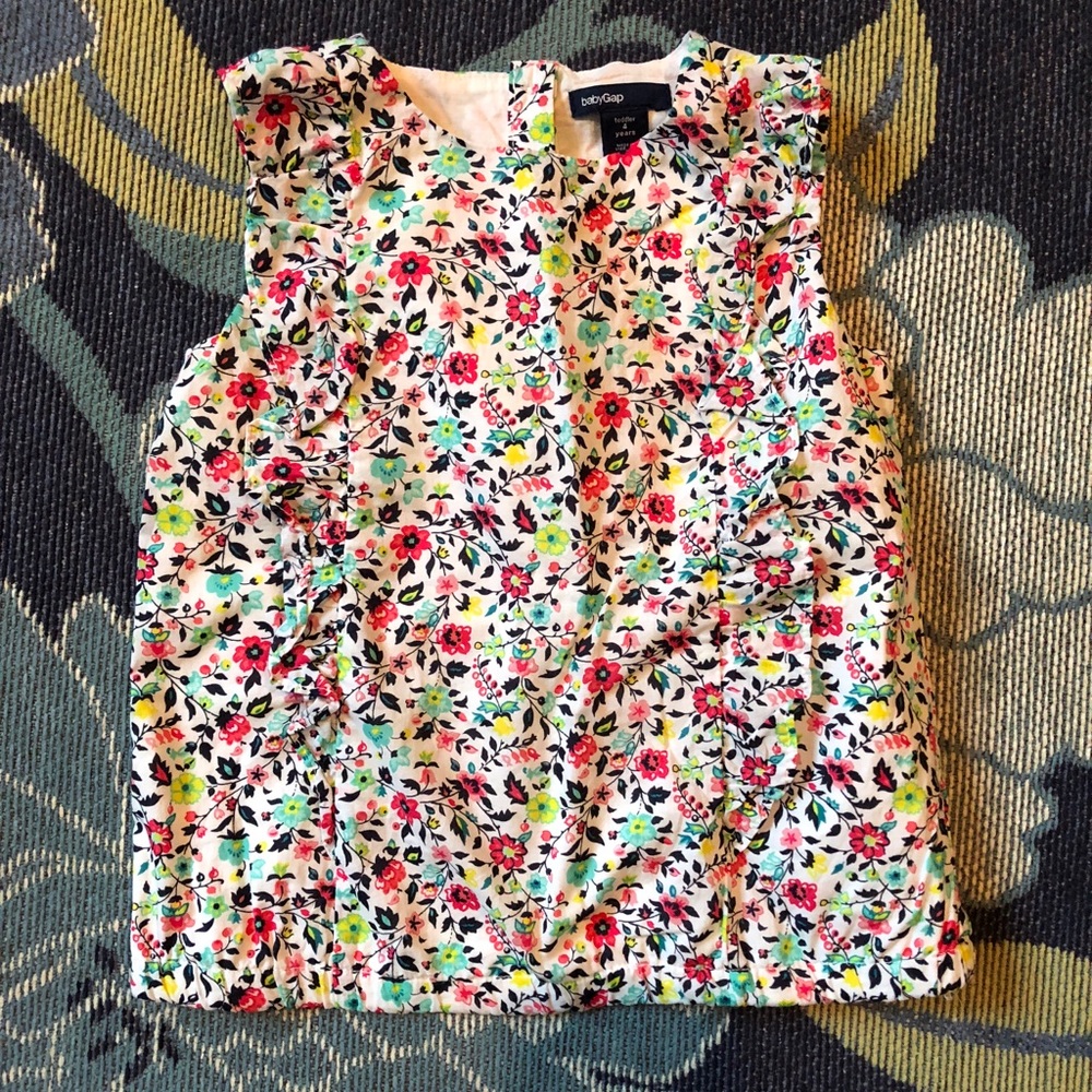 Adorable Girls Gap floral top, perfect condition!